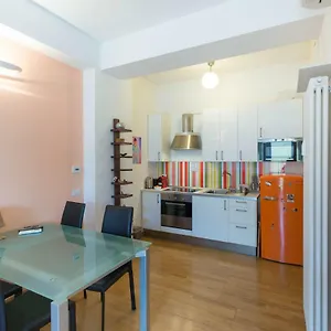 https://navigli-6-deluxe.it-lombardy.com